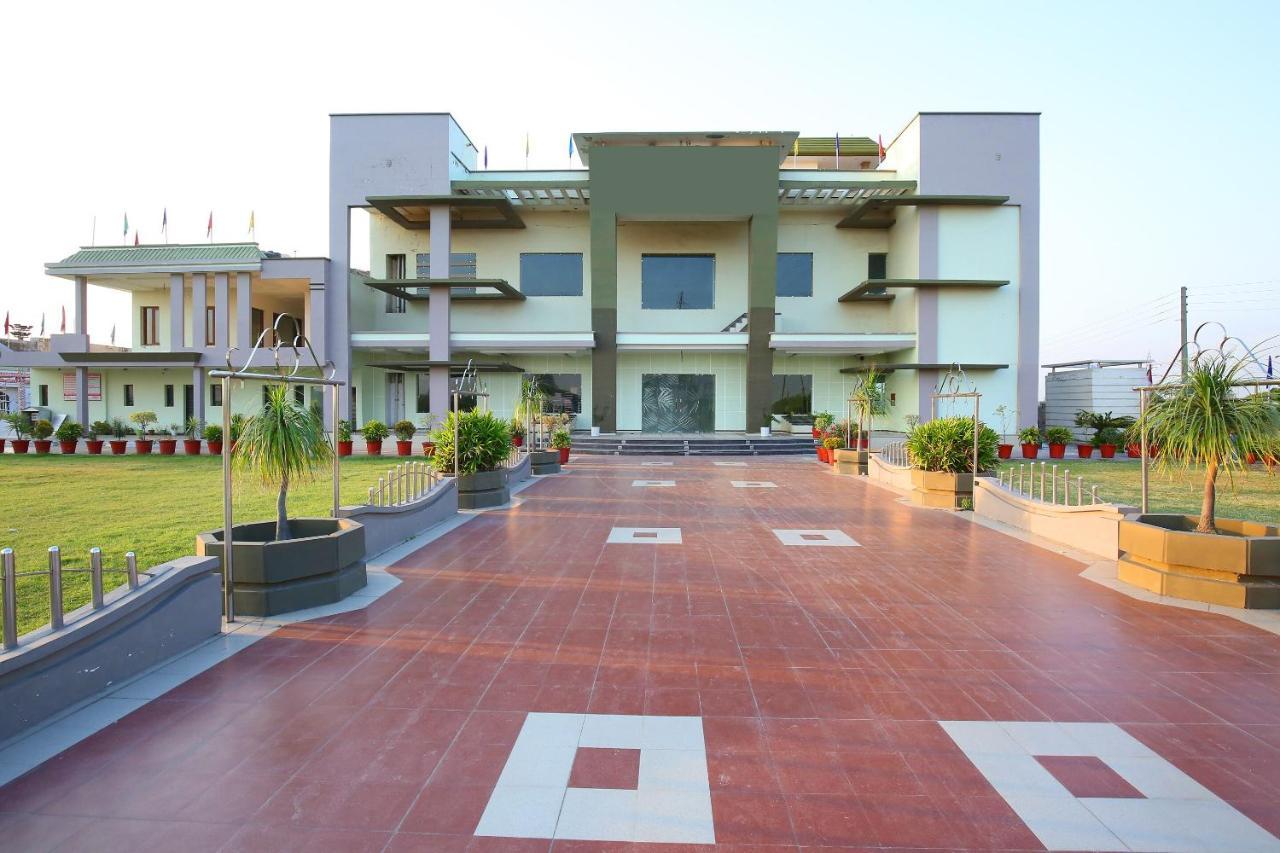 Oyo Flagship Armaan Resort Shahpur  Ngoại thất bức ảnh