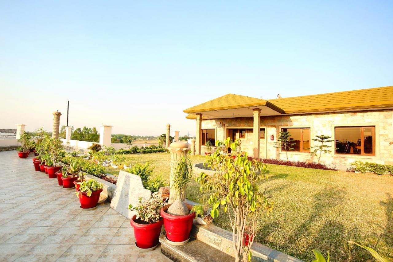 Oyo Flagship Armaan Resort Shahpur  Ngoại thất bức ảnh